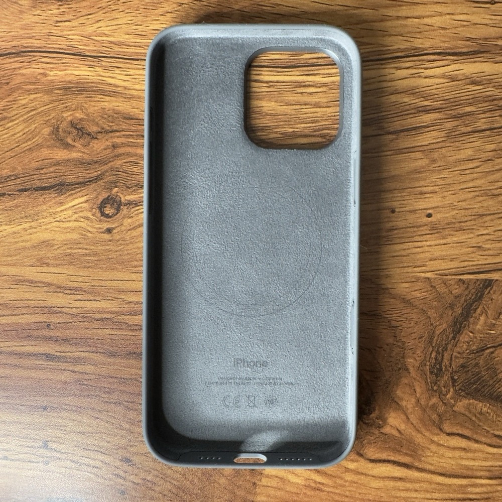 Apple iPhone 16 Silicone Case MagSafe Gray OEM Genuine Original Apple Case